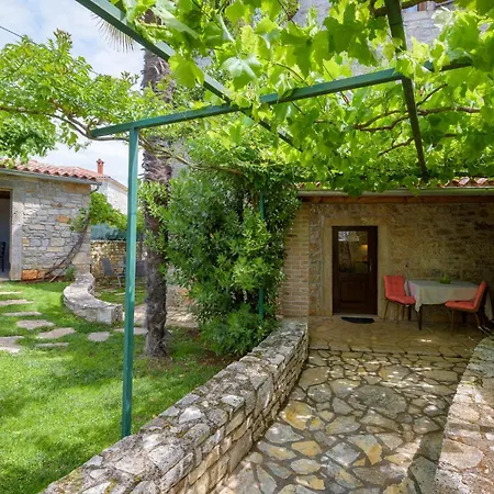 Lovely Home In Visnjan Holiday home *